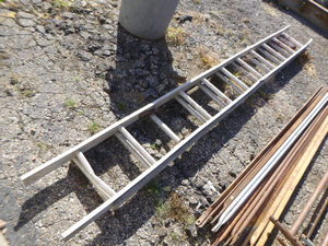 lot 80 image: Aluminum Extension ladder