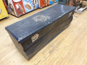 lot 102 image: Truck Bed Toolbox
