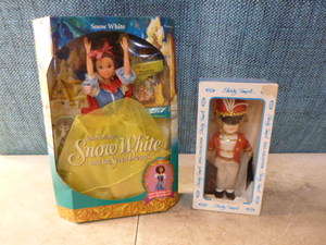 lot 108 image: Shirley Temple and Snow White Dolls