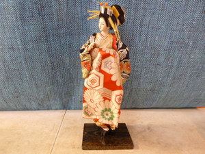 lot 111 image: Japanese Kimono Doll