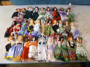 lot 113 image: Lot of International Dolls