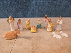 lot 124 image: Nativity Set