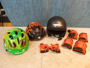lot 129 image: Helmets and Pads