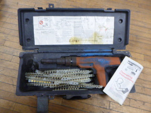 lot 165 image: Remington Low Velocity Powder Actuated Tool