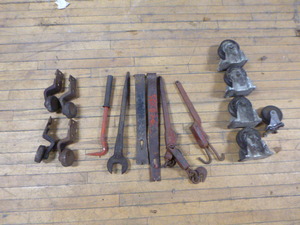 lot 168 image: Garage Items