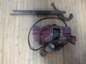 lot 170 image: Dayton Electric Hoist and Pipe Clamp
