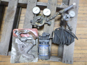 lot 172 image: Garage Items