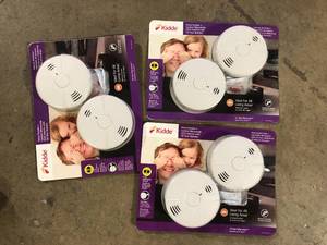 Lot of Kidde 10-Year Worry Free Smoke & Carbon Monoxide Detector, Lithium Battery Powered with Voice Alarm, 2-Pack   Customer Returns See Pictures