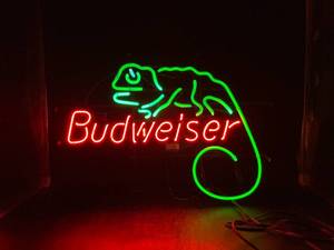 lot 108 image: Budweiser Chameleon Lizard Neon Sign