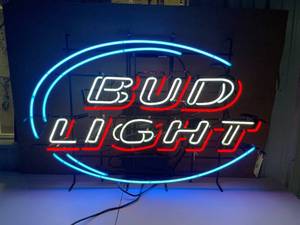 lot 25 image: Large Bud Light Neon Sign