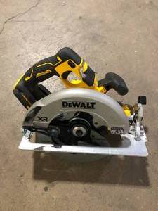 DEWALT 20-Volt MAX 7-14 in. Cordless Circular Saw (Tool Only) Customer Returns See Pictures