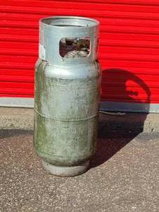 lot 27 image: FORKLIFT PROPANE TANK