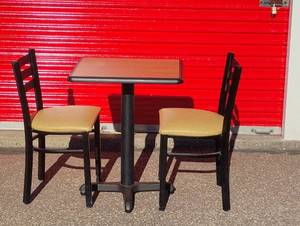 lot 8 image: COMMERCIAL RESTAURANT DINING TABLE WITH CHAIRS
