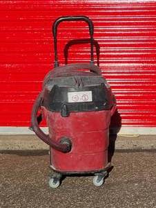 lot 2 image: HILTI WETDRY VACUUM