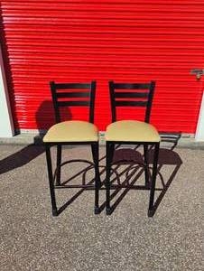 lot 30 image: SET OF COMMERCIAL DINING CHAIRS