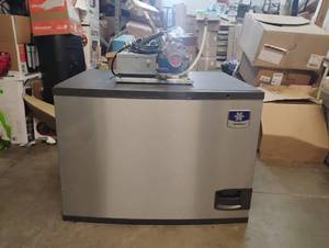lot 36 image: MANITOWOC ICE MACHINE