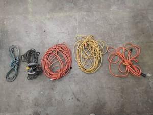 lot 37 image: 5 EXTENSION CORDS