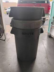 lot 41 image: 3 COMMERCIAL TRASH CANS