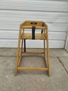 lot 33 image: COMMERCIAL DINING HIGH CHAIR