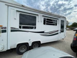 lot 16Y image: 1998 FIFTH WHEEL EXCEL