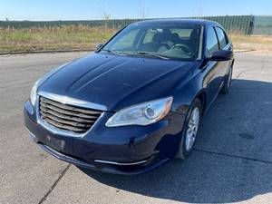 lot 16V image: 2014 Chrysler 200 LX