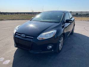 lot 2 image: 2012 Ford Focus SEL  - 2 OWNERS