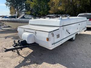 lot 16X image: 1998 Coleman Pop up Camper