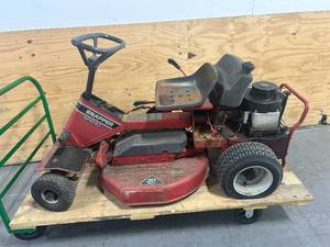 lot 172 image: SNAPPER 30 Riding Lawn Mower Model 300813BE
