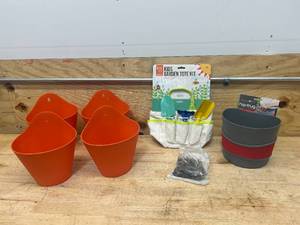 lot 106 image: Lot of GardeningPlanting Items