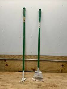 lot 108 image: MIRACLE GRO Premium Fiberglass Spring Rake Floral Tool with Premium Fiberglass Culti-Hoe Floral Tool