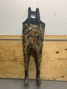 lot 136 image: CABELAS Waders Item# 53081012 Size 9R