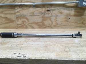 lot 193 image: Husky Torque Wrench Model # H2DTWA