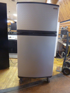 lot 7 image: Gladiator RefrigeratorFreezer