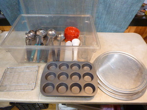 lot 21 image: Assorted Kitchen Items