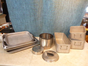lot 24 image: Assorted Bakeware and Containers