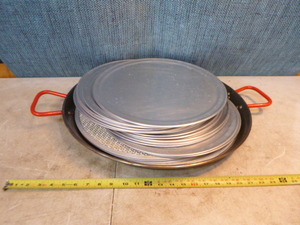 lot 25 image: Pizza Pans