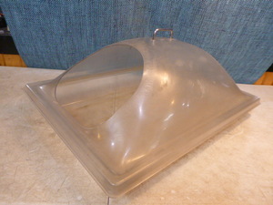 lot 28 image: Cambro Food Serving Tray wit Dome Lid
