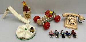 lot 10 image: Misc. Vintage Toys