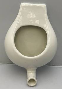 lot 14 image: Vintage Edwin M. Knowles Porcelain Bed Pan