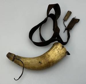 lot 59 image: Antique Late 1800s Early 1900s Powder Horn