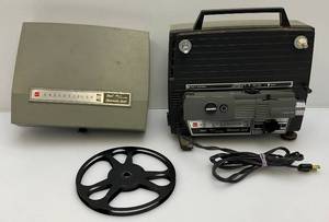 lot 127 image: Vintage GAF Anscovision Zoom 588 Lens Dual Automatic Load 8MMSuper 8 MM Projector