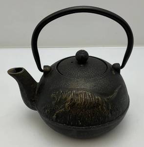 lot 139 image: Decorative Cast Iron Teapot  With Tiger Design