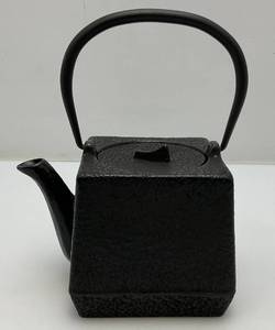 lot 140 image: Japanese Traditional Style Cast Iron Teapot