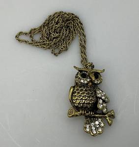 lot 151 image: Vintage Decorative Owl Pendant