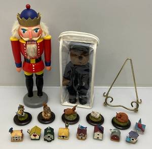 lot 193 image: Misc. Miniature Animal Figurines, Bird Houses & More (T)