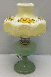 lot 194 image: Vintage Aladdin Oil Lamp Electrified (T)