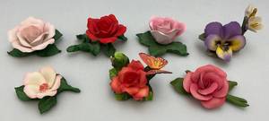 lot 196 image: Misc. Porcelain Flowers (T)