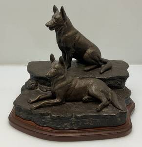 lot 200 image: Watchful Waiting  German Sheperd Statue Limited Edition #2350 Artist Signed On Back 10L x 9H x 8 12 W (T)