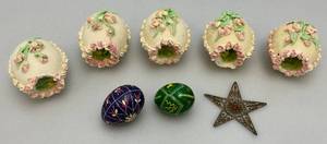 lot 207 image: 1950s-60s Sugar Easter Eggs With Scenes Inside & More (AS SEEN)