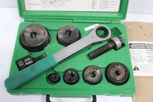 lot 46 image: GreenLee Slug Buster Knockout Punch Set With Wrench Driver 12 to 2 Conduit